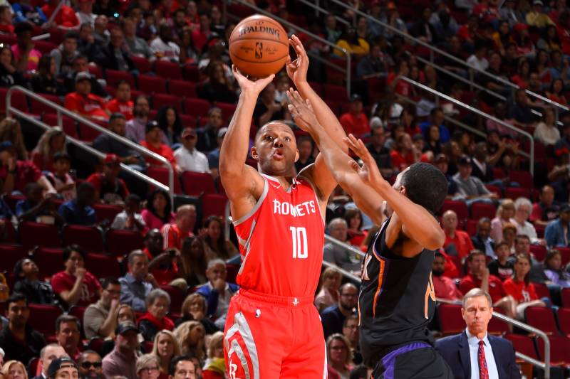 Phá kỷ lục 3 điểm trước thềm NBA Playoffs 2019, fan Houston Rockets gáy lên nào!